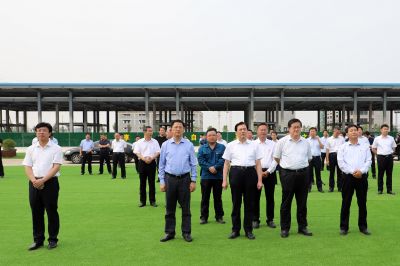 潍坊市委书记、市人大常委会主任惠新安带队对山东人生就是搏尊龙健康产业园项目进行观摩点评