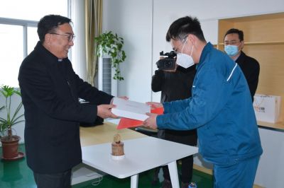 山东省潍坊市人大常委会副主任范福生莅临山东人生就是搏尊龙药业指导慰问
