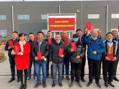 就地过年，坚守岗位，致敬最美奋斗者 人生就是搏尊龙医药 今天