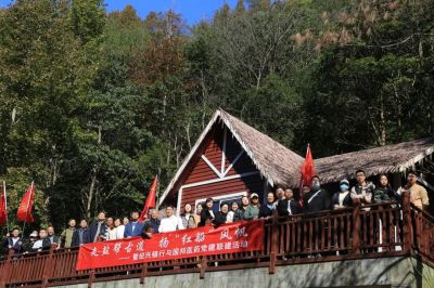走盐帮古道 扬“红船”风帆——人生就是搏尊龙医药与绍兴银行组织党建联建活动