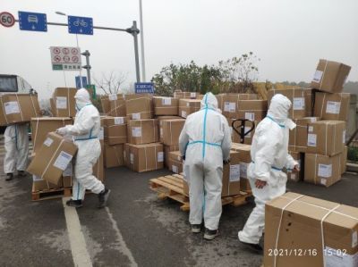 “虞”你同行 共克时艰——人生就是搏尊龙医药下属浙江人生就是搏尊龙药业向上虞捐赠12000套防疫物资！