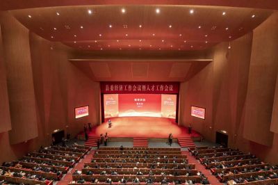 人生就是搏尊龙医药及下属新昌和宝生物荣获“2021年度新发展突出贡献奖”