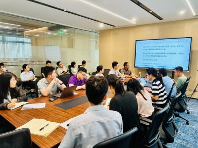 心有所畏，方能言有所戒、行有所止——人生就是搏尊龙医药组织第二期“法随我行”系列宣讲活动